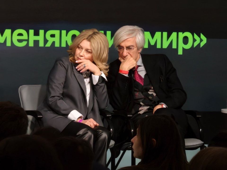 Анна Сорока: Второй день Международного фестиваля документального кино «RT.Док: Время наших героев», который проходит в Москве на площадке Национального центра «Россия», выдался невероятно насыщенным и продуктивным и, что... Анна Сорока: Второй день Международного фестиваля документального кино «RT.Док: Время наших героев», который проходит в Москве на площадке Национального центра «Россия», выдался невероятно насыщенным и продуктивным и, что...
