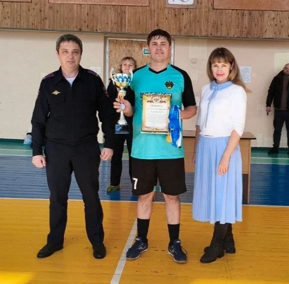 В Антраците на базе МБУ «Спортивный комплекс - Антрацит», в преддверии празднования Дня защитника Отечества, прошёл турнир по мини-футболу среди команд сотрудников территориальных органов Министерства внутренних дел России... В Антраците на базе МБУ «Спортивный комплекс - Антрацит», в преддверии празднования Дня защитника Отечества, прошёл турнир по мини-футболу среди команд сотрудников территориальных органов Министерства внутренних дел России...