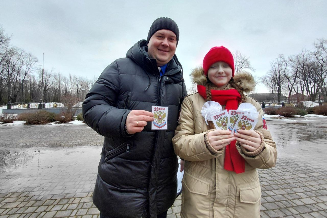 С Днём защитника Отечества поздравили Юнармейцы Свердловского Дома Юнармии мужчин города С Днём защитника Отечества поздравили Юнармейцы Свердловского Дома Юнармии мужчин города