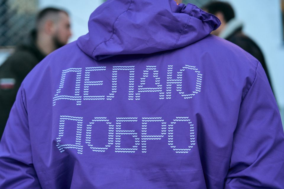 Помощь важна!. Статс-секретарь — заместитель руководителя Росмолодежи Денис Аширов и министр молодёжной политики ЛНР Михаил Голубович вместе с волонтерами регионального штаба #МЫВМЕСТЕ и активистами Молодой Гвардии Единой... Помощь важна!. Статс-секретарь — заместитель руководителя Росмолодежи Денис Аширов и министр молодёжной политики ЛНР Михаил Голубович вместе с волонтерами регионального штаба #МЫВМЕСТЕ и активистами Молодой Гвардии Единой...