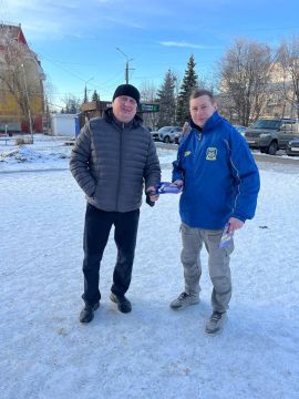 ЛДПР В СВЕРДЛОВСКЕ ПОЗДРАВИЛИ МУЖЧИН С ДНЕМ ЗАЩИТНИКА ОТЕЧЕСТВА