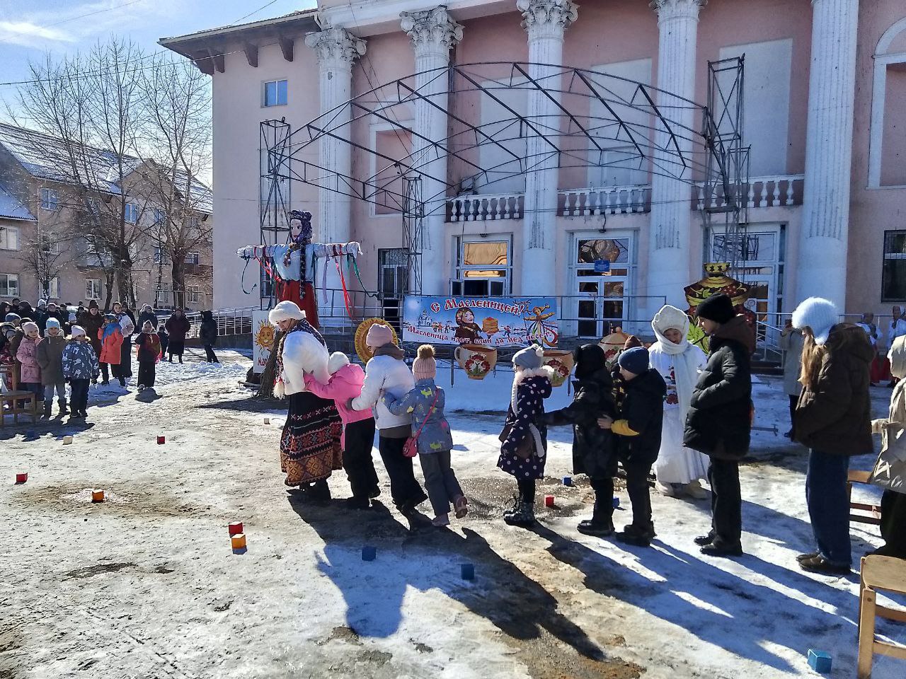 Масленичные гулянья прошли в городе Счастье Масленичные гулянья прошли в городе Счастье