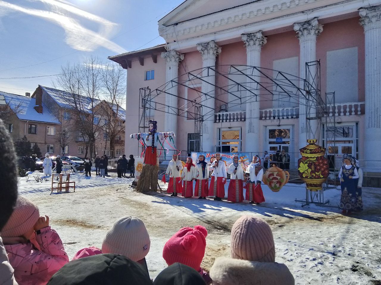 Масленичные гулянья прошли в городе Счастье Масленичные гулянья прошли в городе Счастье