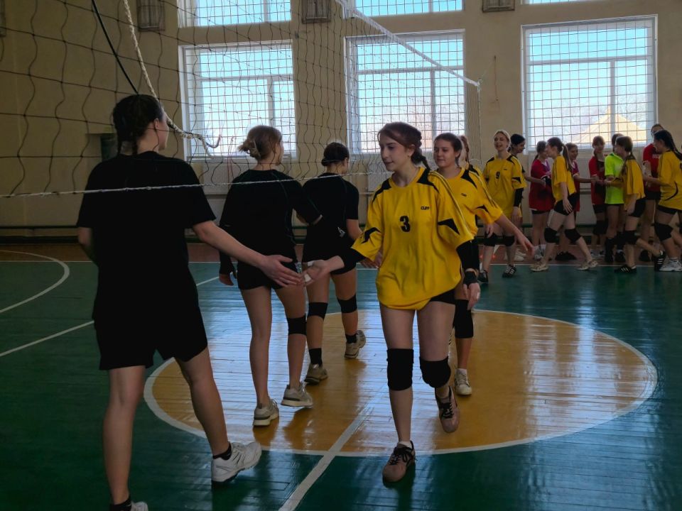 В спортивном зале Хорошенской средней школы имени А. Еременко состоялся открытый турнир по волейболу, посвященный Дню защитника Отечества В спортивном зале Хорошенской средней школы имени А. Еременко состоялся открытый турнир по волейболу, посвященный Дню защитника Отечества