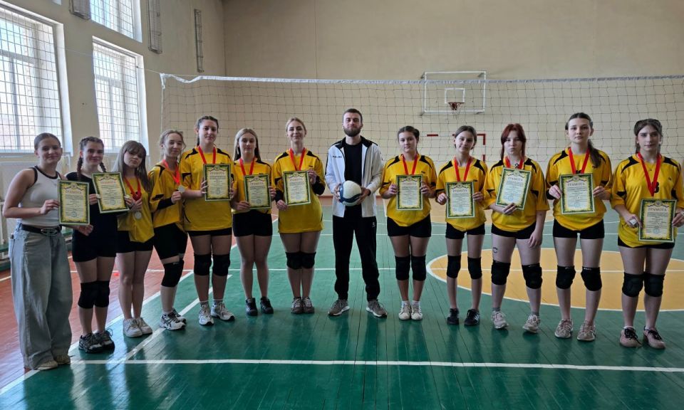 В спортивном зале Хорошенской средней школы имени А. Еременко состоялся открытый турнир по волейболу, посвященный Дню защитника Отечества В спортивном зале Хорошенской средней школы имени А. Еременко состоялся открытый турнир по волейболу, посвященный Дню защитника Отечества
