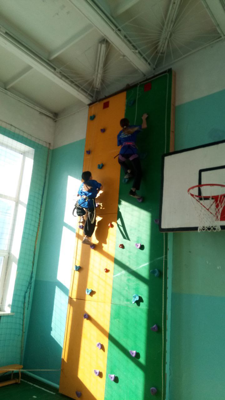 Владимир Чернев: В Государственном бюджетном образовательном учреждении Луганской Народной Республики «Старобельская СШ №3 им. Е.В. Быковского» состоялось открытое первенство по скалолазанию в закрытых помещениях... Владимир Чернев: В Государственном бюджетном образовательном учреждении Луганской Народной Республики «Старобельская СШ №3 им. Е.В. Быковского» состоялось открытое первенство по скалолазанию в закрытых помещениях...