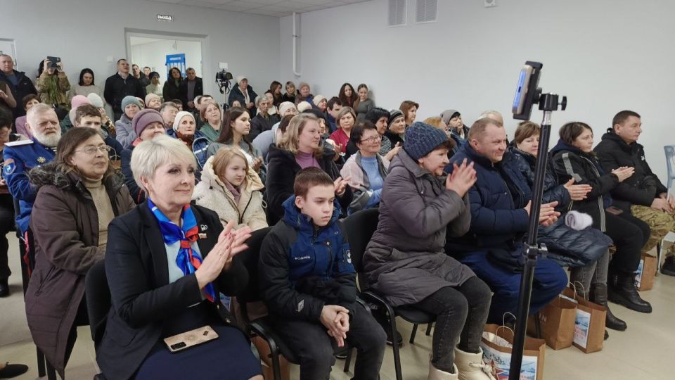 В рамках акции «Zа Победу» в поселке Металлист состоялся праздничный концерт для участников СВО и семей военнослужащих, посвященный Дню защитника Отечества В рамках акции «Zа Победу» в поселке Металлист состоялся праздничный концерт для участников СВО и семей военнослужащих, посвященный Дню защитника Отечества