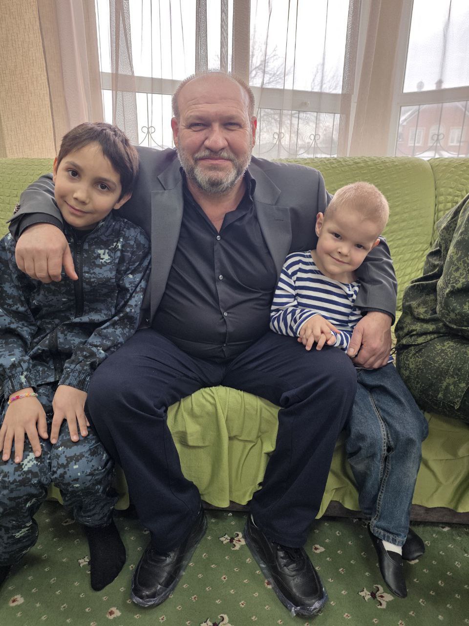 Иван Санаев: День добра и вдохновения: почётные гости в Луганске и Краснодоне