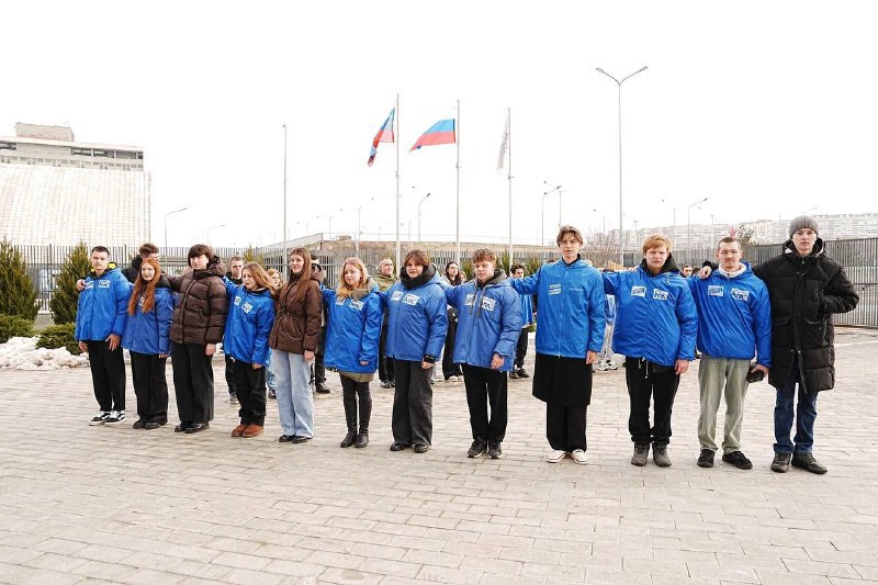 В Луганской Народной Республике молодогвардейцы организовали памятную акцию в честь годовщины начала спецоперации В Луганской Народной Республике молодогвардейцы организовали памятную акцию в честь годовщины начала спецоперации