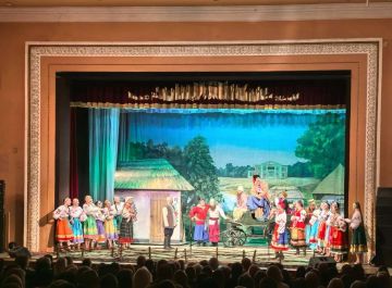 Аншлаг! «Свадьба в Малиновке» снова собрала полный зал в театре имени Голубовича