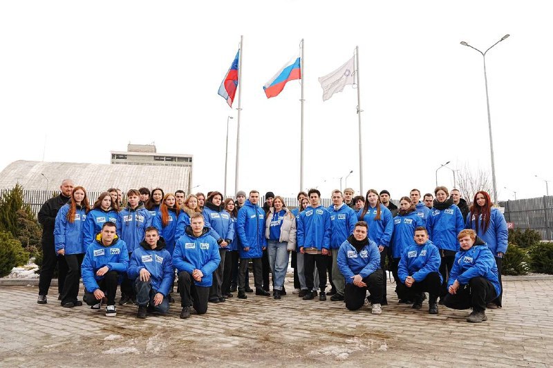 В Луганской Народной Республике молодогвардейцы организовали памятную акцию в честь годовщины начала спецоперации В Луганской Народной Республике молодогвардейцы организовали памятную акцию в честь годовщины начала спецоперации