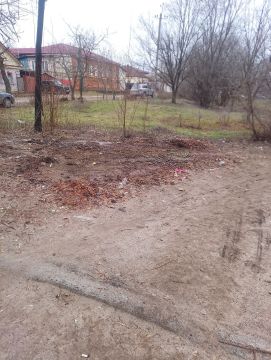 На территории города Старобельск на площади Гоголя выявлена несанкционированная свалка мусора