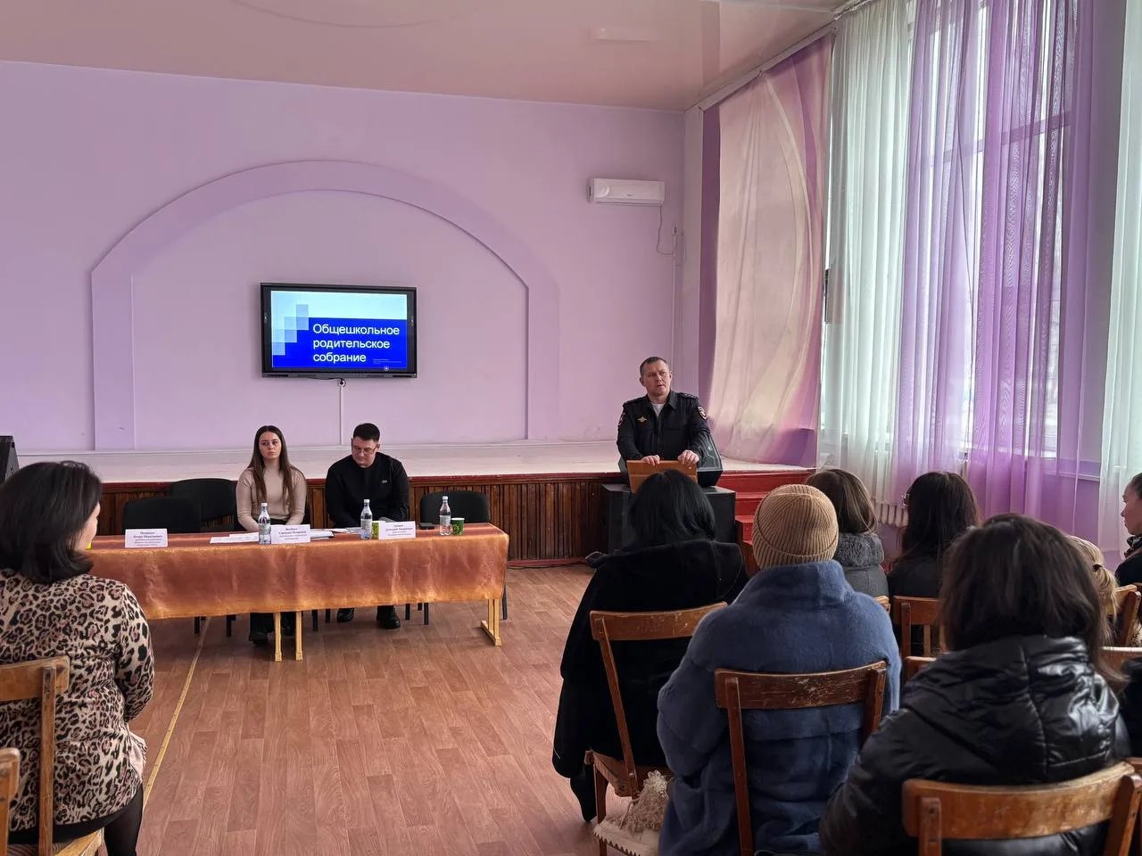 В Ровеньковской школе №3 и Ровеньковской школе № 9 состоялись родительские собрания, которые были посвящены ключевым аспектам благополучия подрастающего поколения: безопасности, правовой культуре и психологическому здоровью В Ровеньковской школе №3 и Ровеньковской школе № 9 состоялись родительские собрания, которые были посвящены ключевым аспектам благополучия подрастающего поколения: безопасности, правовой культуре и психологическому здоровью