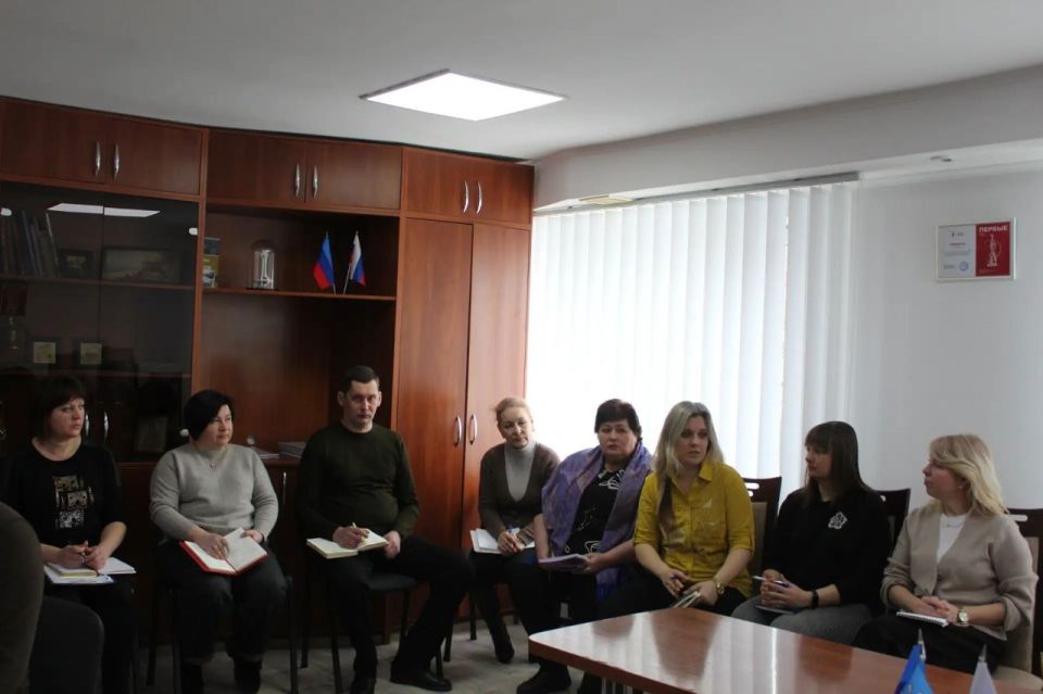 Юлия Кожухарь: Аппаратное совещание: фокус на задачах и сроках Юлия Кожухарь: Аппаратное совещание: фокус на задачах и сроках