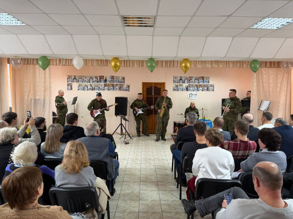 Военный оркестр 6-й бригады управления 3-й общевойсковой армии выступил с концертом для коллектива Института «Спецавтоматика» Военный оркестр 6-й бригады управления 3-й общевойсковой армии выступил с концертом для коллектива Института «Спецавтоматика»