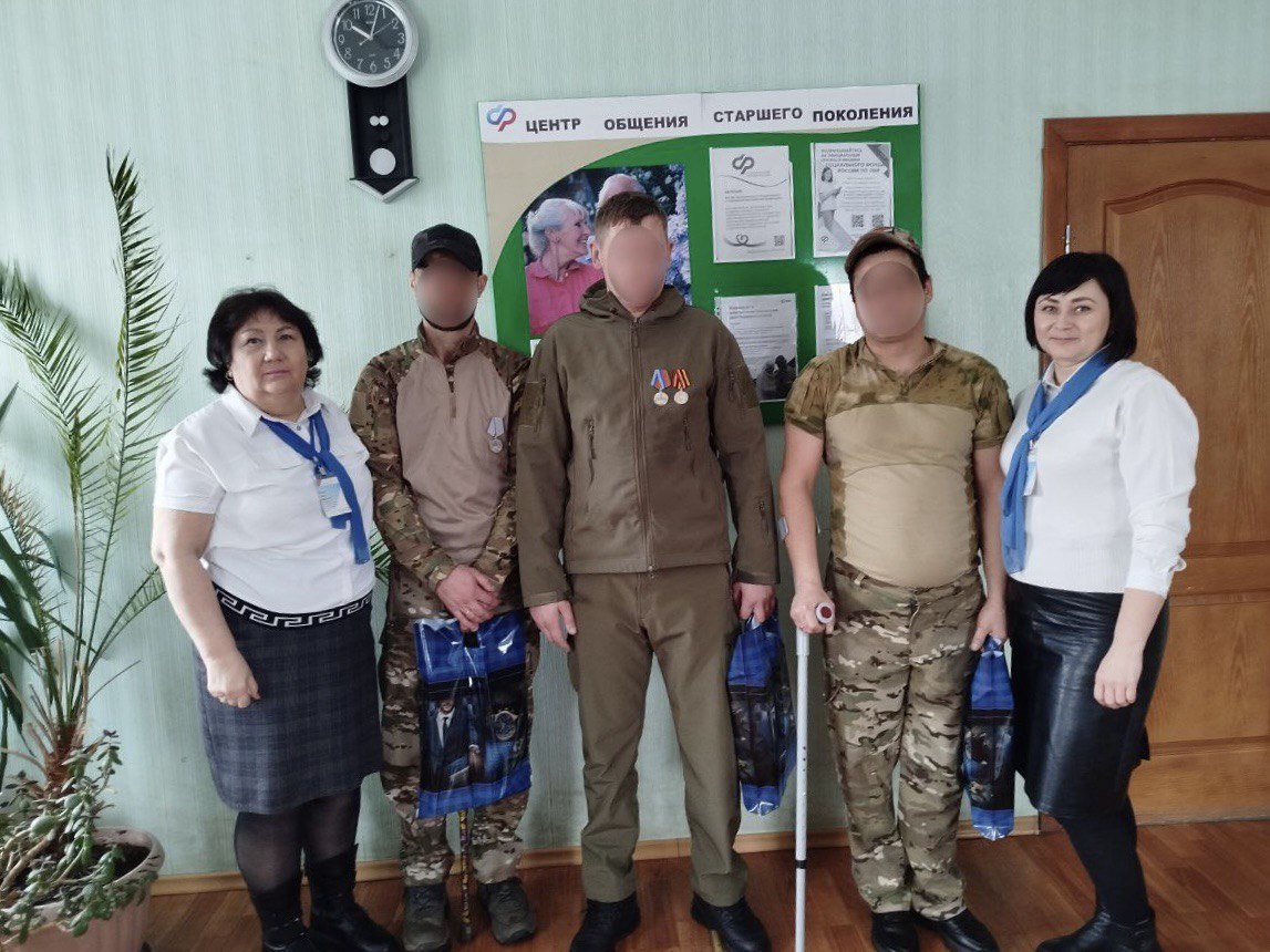 Состоялась встреча с участниками СВО и ветеранами боевых действий в Лутугинском центре общения старшего поколения Состоялась встреча с участниками СВО и ветеранами боевых действий в Лутугинском центре общения старшего поколения