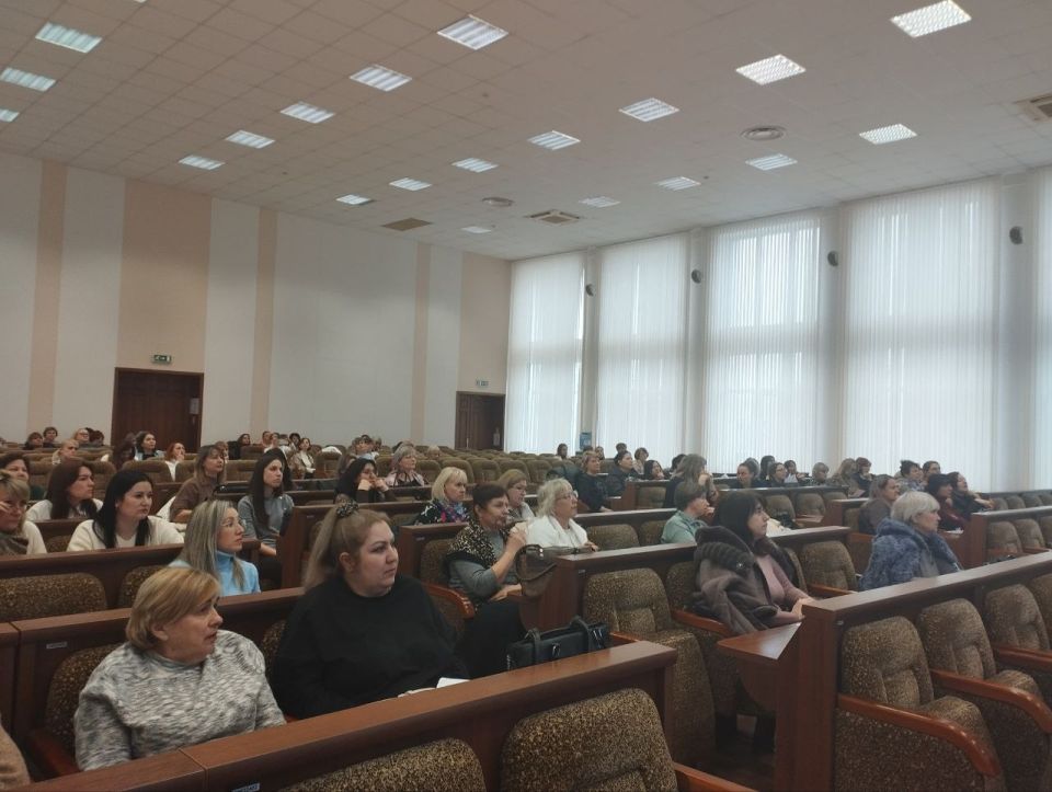 В Администрации города прошел семинар с учреждениями Луганска по актуальным вопросам действующего законодательства В Администрации города прошел семинар с учреждениями Луганска по актуальным вопросам действующего законодательства