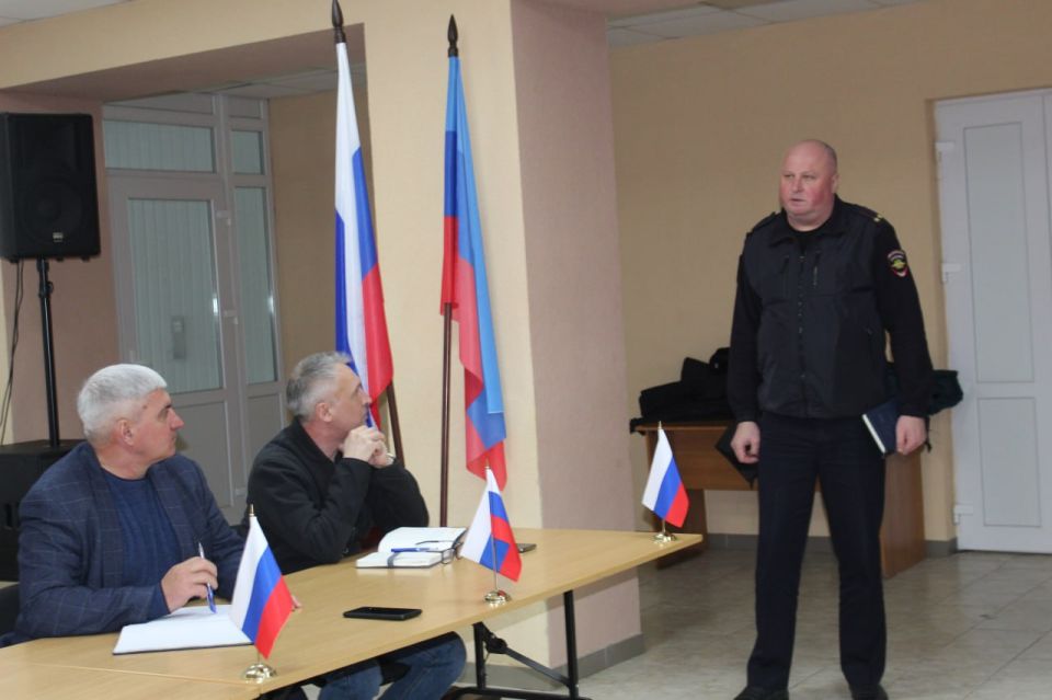 Виталий Коваленко: Сегодня провел еженедельное аппаратное совещание с начальниками структурных подразделений администрации, руководителями предприятий, учреждений и организаций Беловодского муниципального округа Виталий Коваленко: Сегодня провел еженедельное аппаратное совещание с начальниками структурных подразделений администрации, руководителями предприятий, учреждений и организаций Беловодского муниципального округа