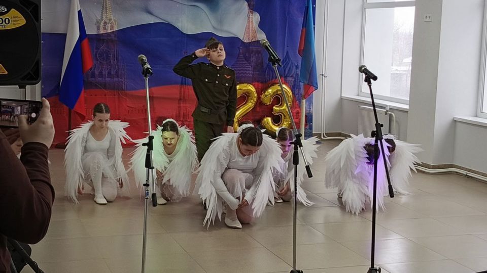 В рамках акции «Zа Победу» в поселке Металлист состоялся праздничный концерт для участников СВО и семей военнослужащих, посвященный Дню защитника Отечества В рамках акции «Zа Победу» в поселке Металлист состоялся праздничный концерт для участников СВО и семей военнослужащих, посвященный Дню защитника Отечества