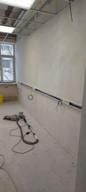 Представитель заказчика из Новосибирской области проконтролировал ход ремонта администрации Беловодска Представитель заказчика из Новосибирской области проконтролировал ход ремонта администрации Беловодска