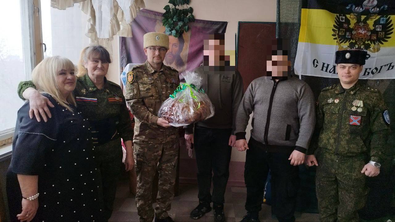 Зинаида Наден: В День Защитника Отечества активисты партийного проекта «Российское село» в торжественной обстановке поздравили ветеранов и участников СВО с праздником в городе Алчевск