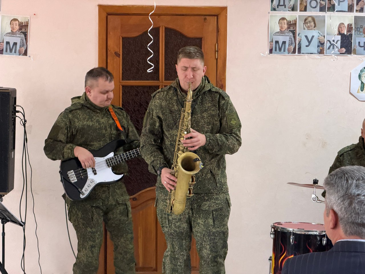 Военный оркестр 6-й бригады управления 3-й общевойсковой армии выступил с концертом для коллектива Института «Спецавтоматика» Военный оркестр 6-й бригады управления 3-й общевойсковой армии выступил с концертом для коллектива Института «Спецавтоматика»