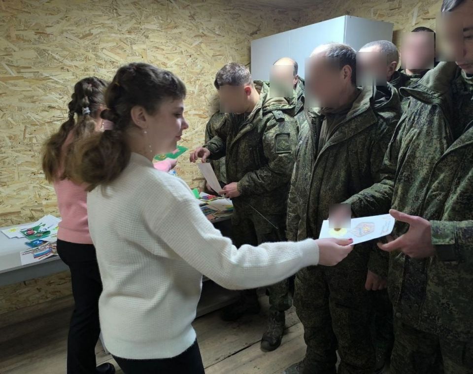 В День защитника Отечества в Лисичанске состоялся выездной концерт для военнослужащих, находящихся в зоне СВО В День защитника Отечества в Лисичанске состоялся выездной концерт для военнослужащих, находящихся в зоне СВО
