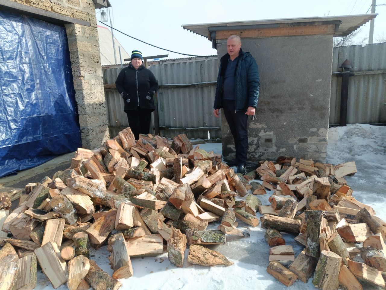 Семье погибшего участника СВО оказана помощь в подвозе дров Семье погибшего участника СВО оказана помощь в подвозе дров