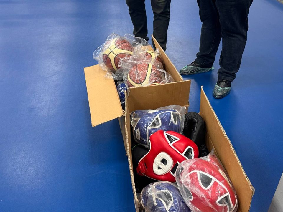Звезды спорта посетили Краснодонскую спортивную школу с подарками и напутствиями Звезды спорта посетили Краснодонскую спортивную школу с подарками и напутствиями