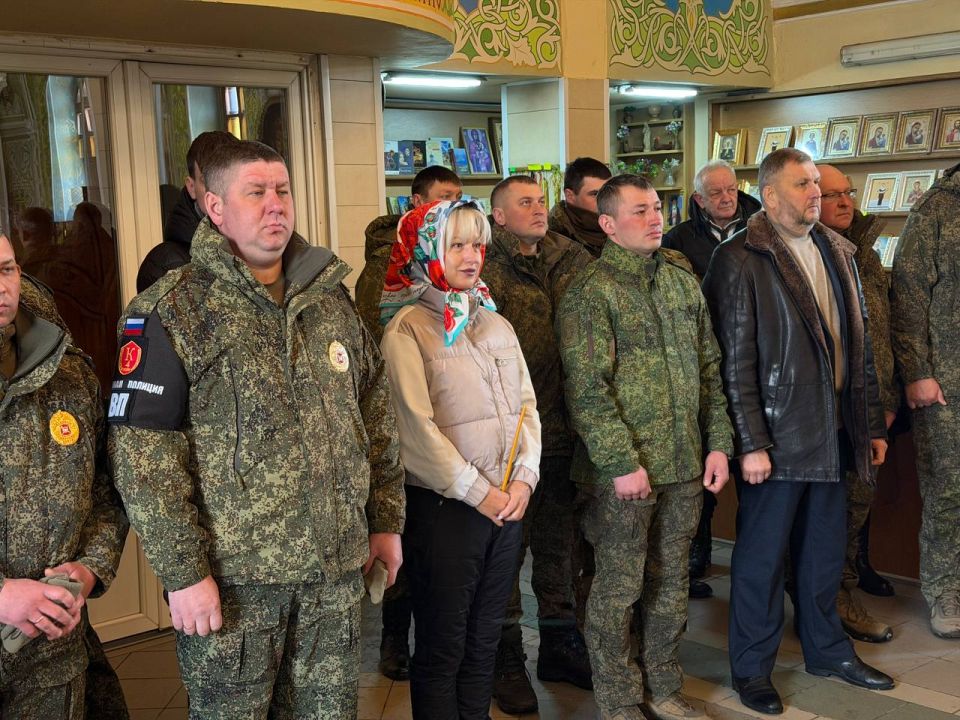 В Лутугино состоялся молебен о защитниках Отечества В Лутугино состоялся молебен о защитниках Отечества