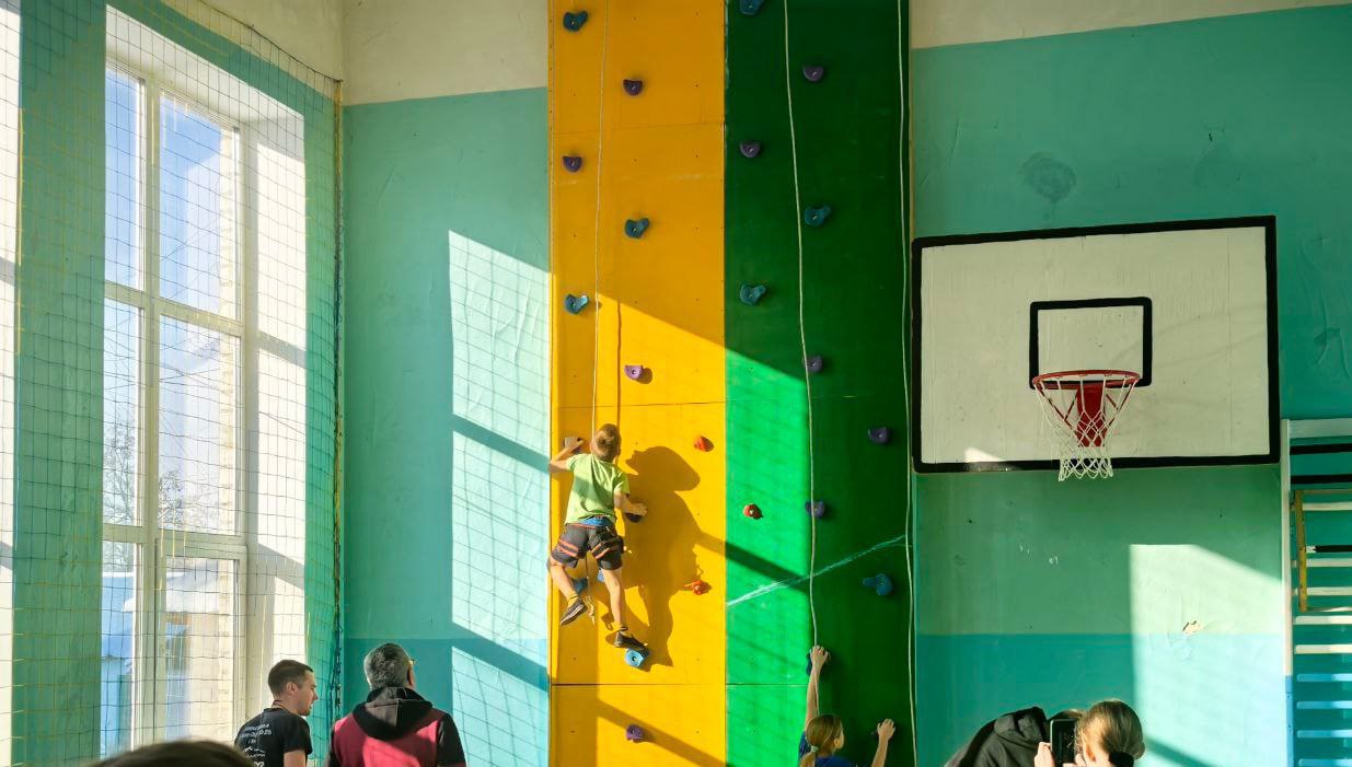 Владимир Чернев: В Государственном бюджетном образовательном учреждении Луганской Народной Республики «Старобельская СШ №3 им. Е.В. Быковского» состоялось открытое первенство по скалолазанию в закрытых помещениях... Владимир Чернев: В Государственном бюджетном образовательном учреждении Луганской Народной Республики «Старобельская СШ №3 им. Е.В. Быковского» состоялось открытое первенство по скалолазанию в закрытых помещениях...