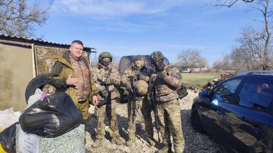 Связисты передали военнослужащим подарки к Дню защитника Отечества Связисты передали военнослужащим подарки к Дню защитника Отечества