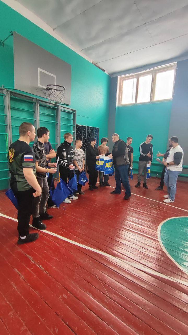 БУДУЩЕЕ СТРАНЫ – В РУКАХ СИЛЬНЫХ И СМЕЛЫХ БУДУЩЕЕ СТРАНЫ – В РУКАХ СИЛЬНЫХ И СМЕЛЫХ