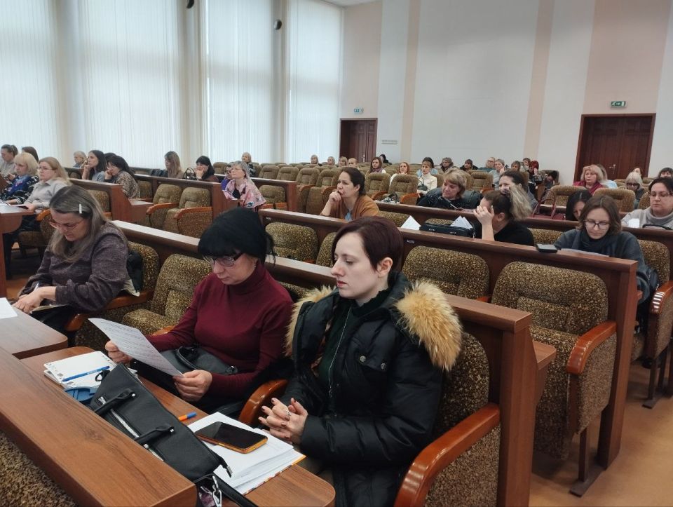 В Администрации города прошел семинар с учреждениями Луганска по актуальным вопросам действующего законодательства В Администрации города прошел семинар с учреждениями Луганска по актуальным вопросам действующего законодательства