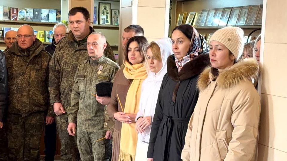 В Лутугино состоялся молебен о защитниках Отечества В Лутугино состоялся молебен о защитниках Отечества
