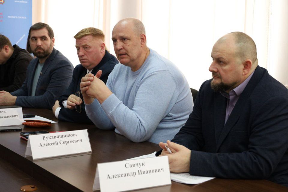 Члены Общественной палаты ЛНР Александр Бурлаков и Галина Чижова приняли участие в заседании Социального комитета НС ЛНР Члены Общественной палаты ЛНР Александр Бурлаков и Галина Чижова приняли участие в заседании Социального комитета НС ЛНР