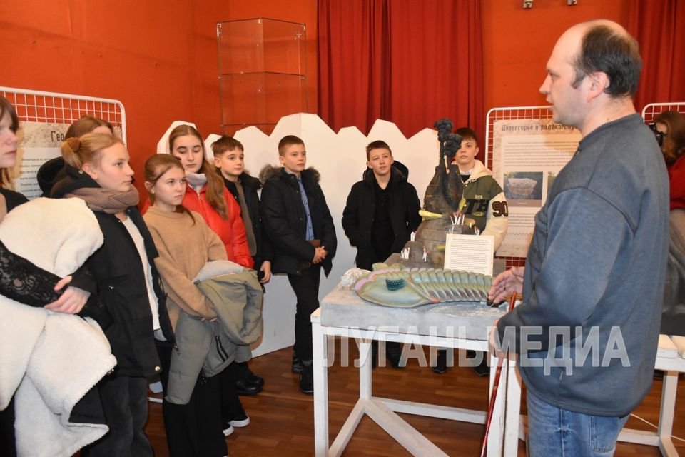 В Новопскове состоялось открытие прибывшей из Воронежской области выставки В Новопскове состоялось открытие прибывшей из Воронежской области выставки