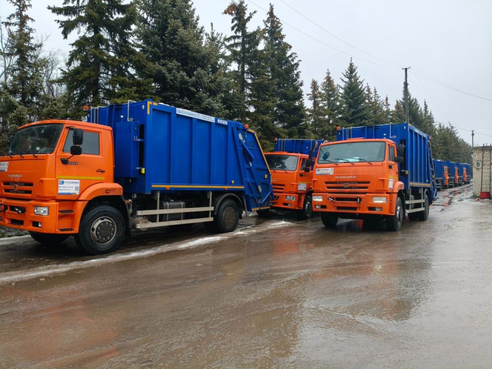 В Республику поступило 19 единиц спецтехники для обращения с твердыми коммунальными отходами В Республику поступило 19 единиц спецтехники для обращения с твердыми коммунальными отходами