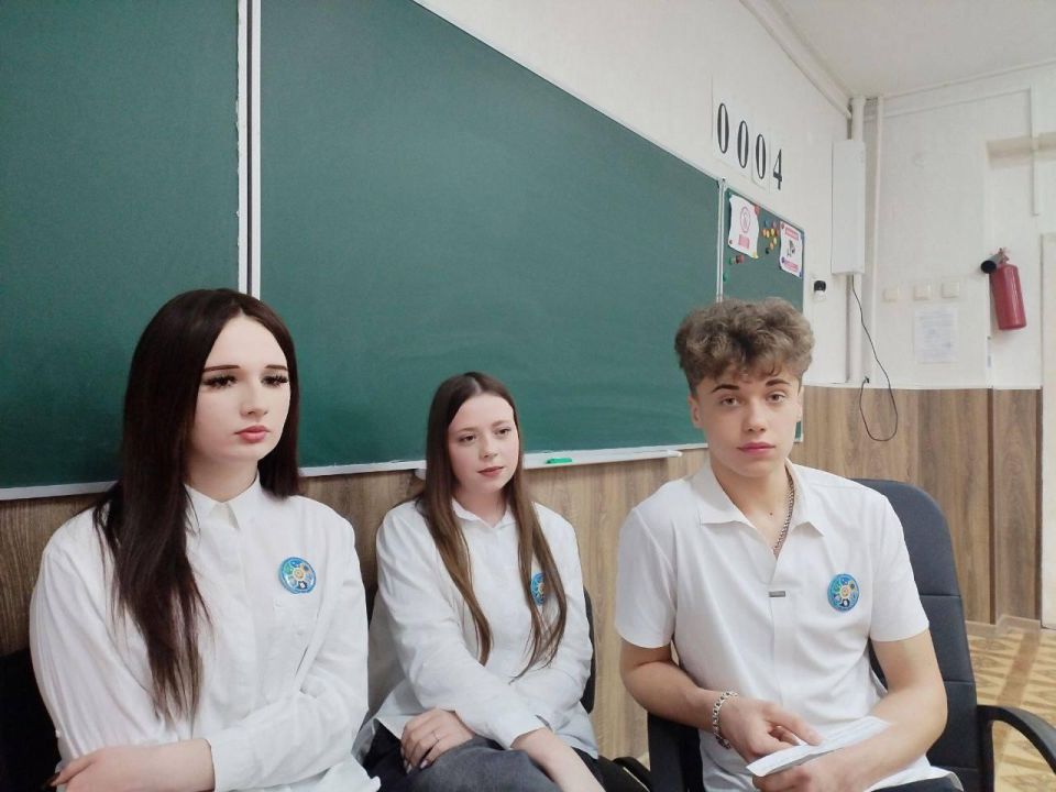 В Ровеньках прошла вторая встреча участников кейс-чемпионата «Pro-север: сезон «искусственный интеллект» в рамках проекта «Школьный предпринимательский клуб» В Ровеньках прошла вторая встреча участников кейс-чемпионата «Pro-север: сезон «искусственный интеллект» в рамках проекта «Школьный предпринимательский клуб»