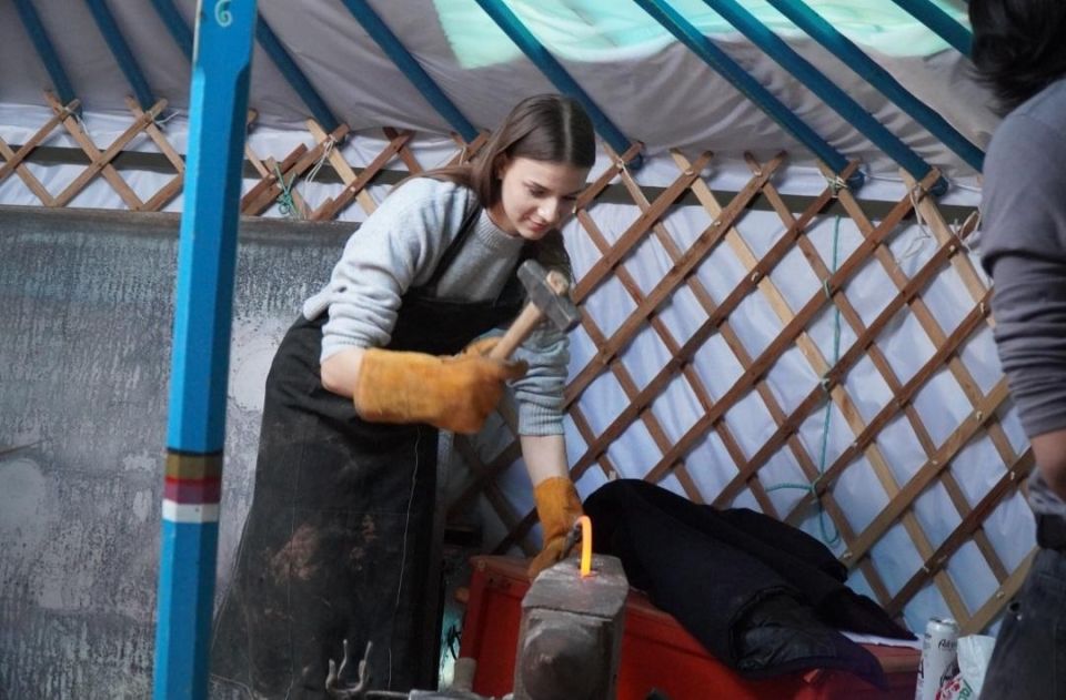 Студенты Антрацитовского медколледжа во время пребывания в Калмыкии посетили Дом молодежи им. Б.Б. Городовикова Студенты Антрацитовского медколледжа во время пребывания в Калмыкии посетили Дом молодежи им. Б.Б. Городовикова