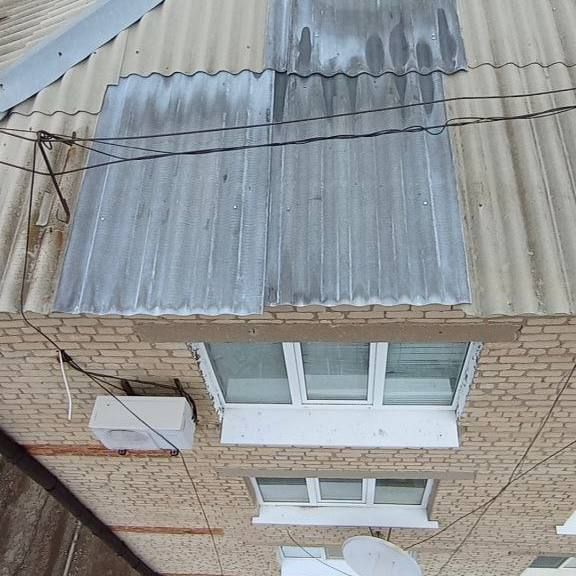 Специалисты Лутугинского филиала НКО осуществили аварийный ремонт кровли в многоквартирном доме Специалисты Лутугинского филиала НКО осуществили аварийный ремонт кровли в многоквартирном доме