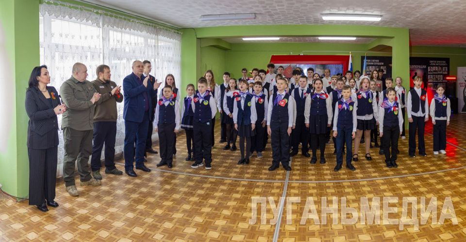 В Луганском учебно-воспитательном комплексе «Интеллект» состоялось открытие «Уголка памяти» В Луганском учебно-воспитательном комплексе «Интеллект» состоялось открытие «Уголка памяти»