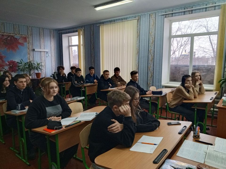 25.02.2026 представители Луганской дистанции сигнализации и связи провели профориентационную встречу со старшеклассниками в Станично-Луганской средней школе им. П.М. Грекова 25.02.2026 представители Луганской дистанции сигнализации и связи провели профориентационную встречу со старшеклассниками в Станично-Луганской средней школе им. П.М. Грекова