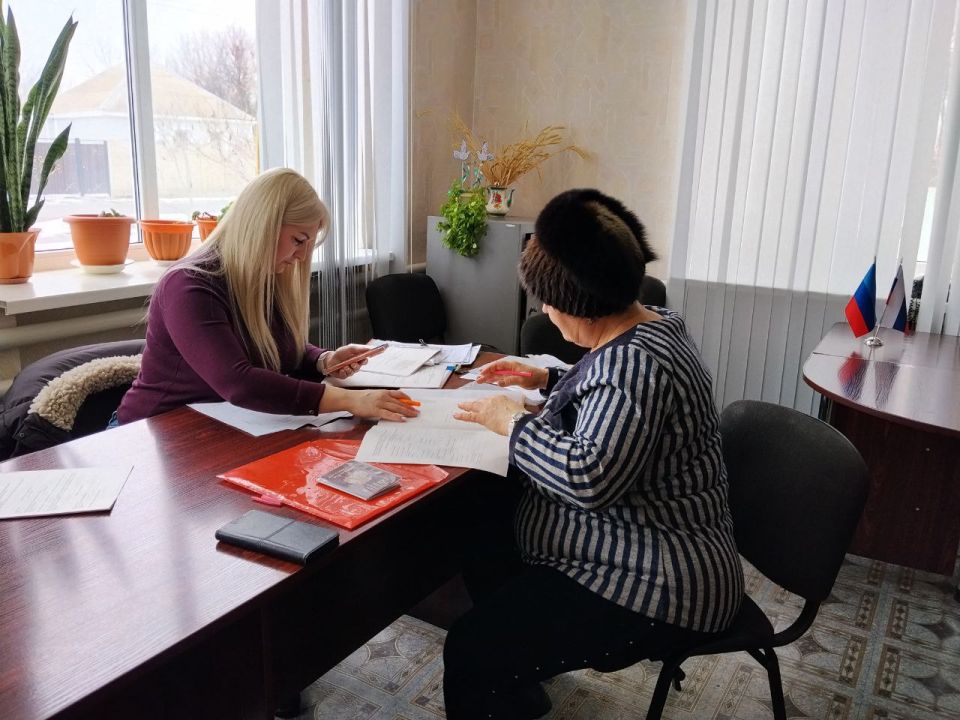 Специалисты центра социальной защиты населения провели выездной прием Специалисты центра социальной защиты населения провели выездной прием