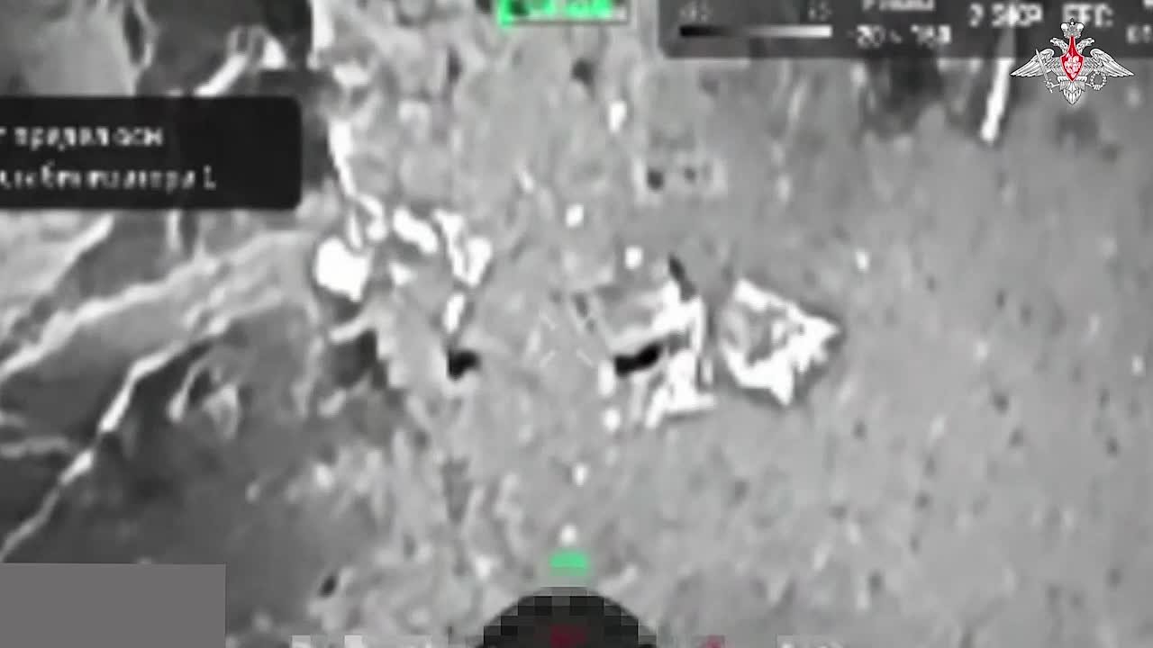 Артиллерия разносит позиции врага