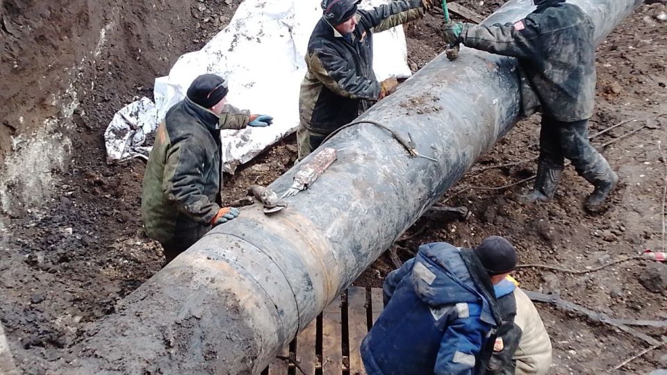Специалисты вводят в работу новый участок магистрального водовода в Славяносербском районе Специалисты вводят в работу новый участок магистрального водовода в Славяносербском районе