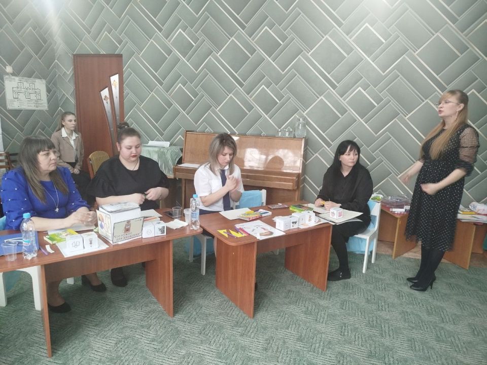 25.02.2026 на базе Ровеньковского ясли-сада «Ивушка» состоялось торжественное открытие муниципального этапа Всероссийского конкурса профессионального мастерства «Воспитатель года России» 2026 года и проведение первого... 25.02.2026 на базе Ровеньковского ясли-сада «Ивушка» состоялось торжественное открытие муниципального этапа Всероссийского конкурса профессионального мастерства «Воспитатель года России» 2026 года и проведение первого...