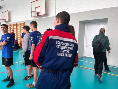 24 февраля на базе Краснодонской средней общеобразовательной школы № 4 имени Героя Советского Союза С.Г. Тюленина состоялся финал муниципальных военно-спортивных соревнований «Защитник Отечества»