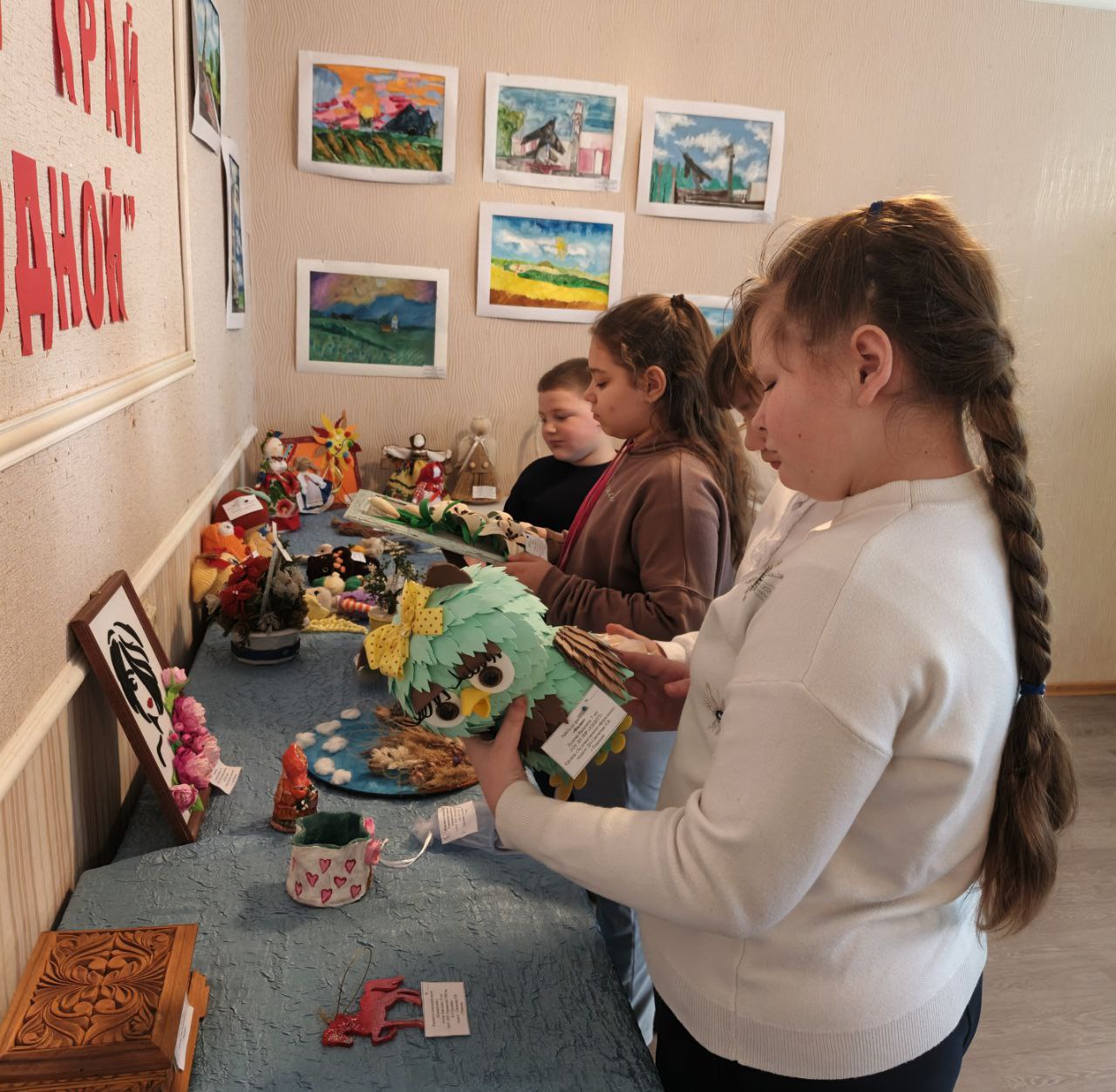 24 февраля 2026 года в Ровеньковском детском центре научно-технического творчества состоялось открытие городского этапа республиканской выставки-конкурса «Люблю тебя, мой край родной» 24 февраля 2026 года в Ровеньковском детском центре научно-технического творчества состоялось открытие городского этапа республиканской выставки-конкурса «Люблю тебя, мой край родной»