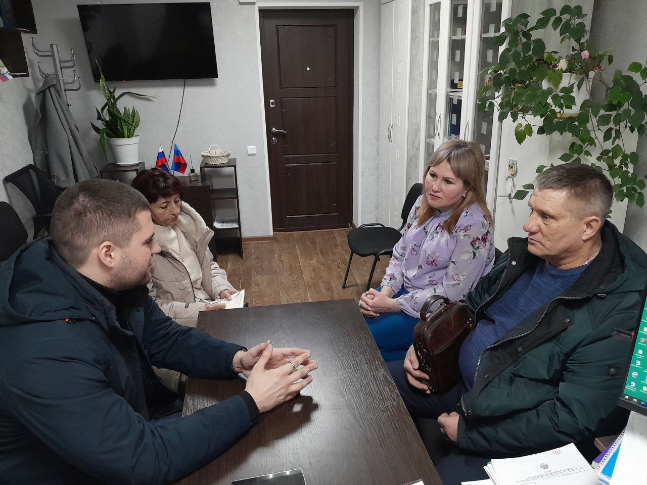 Сегодня в Администрации Беловодского муниципального округа прошла рабочая встреча с директором центра «Мой бизнес ЛНР» Филиппом Дробиняком Сегодня в Администрации Беловодского муниципального округа прошла рабочая встреча с директором центра «Мой бизнес ЛНР» Филиппом Дробиняком